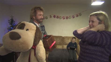 Noel Edmonds brings Christmas early to one Bristol family | West Country - ITV News