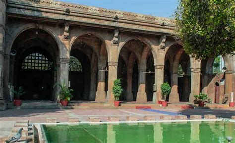 Sidi Saiyyed Mosque, Ahmedabad - History, Architecture, Timings