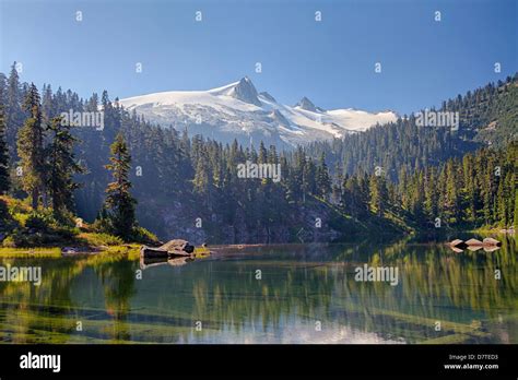 Glacier peak washington hi-res stock photography and images - Alamy