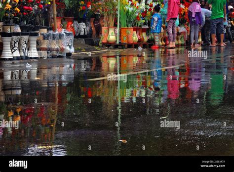 traditional art market in Indonesia Stock Photo - Alamy