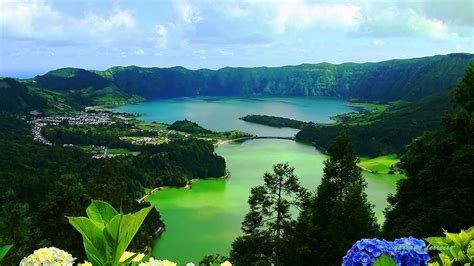 Lagoa das Sete Cidades na ilha de São Miguel, Açores, Portugal | Places ...