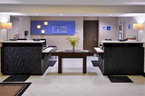 Park Sleep Fly Packages at Holiday Inn Express St. Louis Airport- Riverport from $102/night (2020)