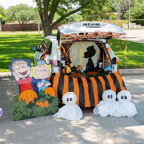 Peanuts® Great Pumpkin Trunk-or-Treat Grand Decorating Kit | Oriental Trading