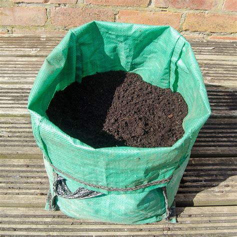 How to grow potatoes in bags and pots: easy step-by-step guide ...