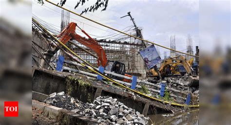 Kolkata: BJP protest over Majerhat bridge collapse | Kolkata News - Times of India