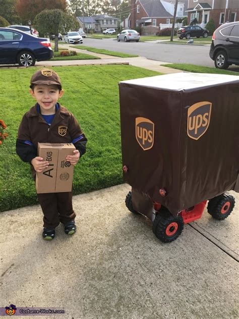 UPS Driver Costume - Photo 2/5