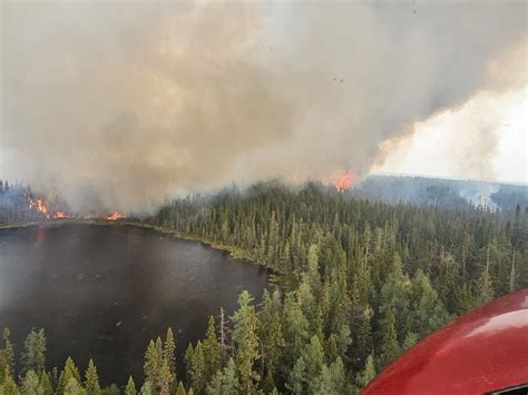 Forest fires remain out of control in Northern Ontario, smoke blankets ...