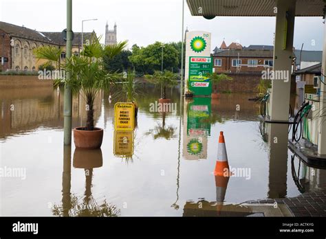 gloucester floods july 2007 Stock Photo - Alamy