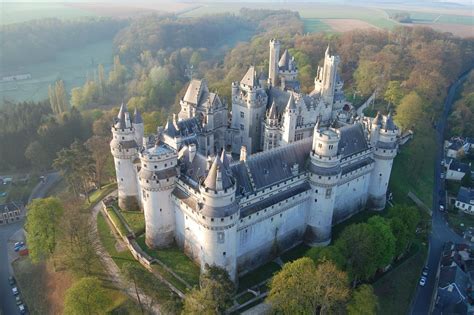 La Province Française· Château de Pierrefonds dans l'Oise | French castles, Beautiful castles ...