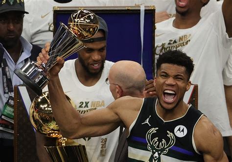 La favola di Giannis Antetokounmpo, da ambulante in Grecia a dominatore della NBA