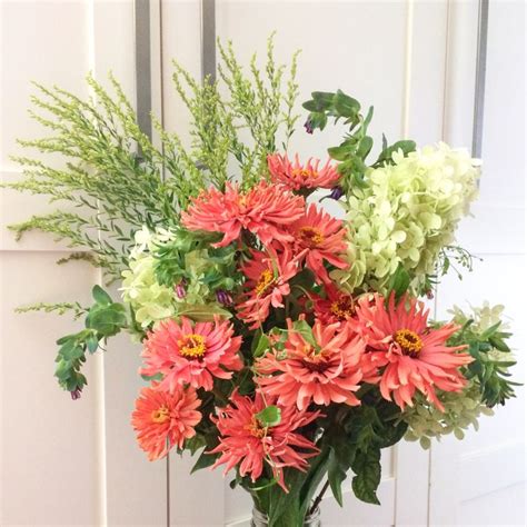 Pinca zinnia | Flower arrangements, Zinnias, Floral wreath