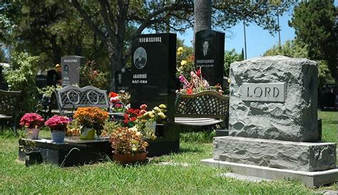 5 Iconic Celebrities Buried at Hollywood Forever Cemetery - BAYER ...