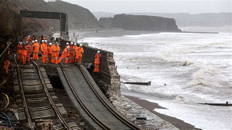 UK storms: Dawlish sea wall collapses under railway line – Channel 4 News