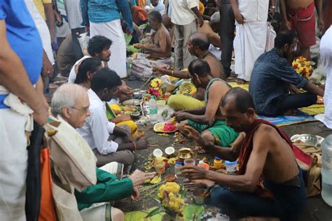 MYLAPORE TIMES - People, priests hold Mahalaya amavasai rituals on ...