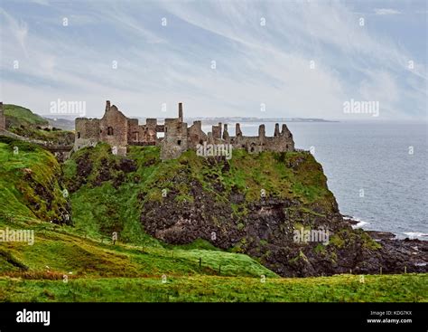 Dunluce castle used in the Game of Thrones as House of Greyjoy near ...