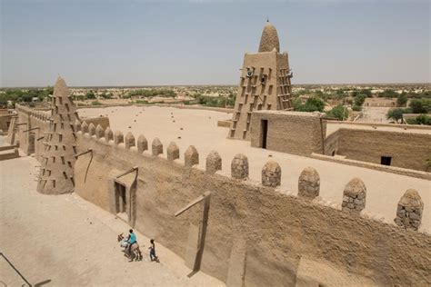 Life in Timbuktu: how the ancient city of gold is slowly turning to ...