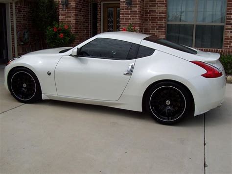 Nissan 370z white with black rims