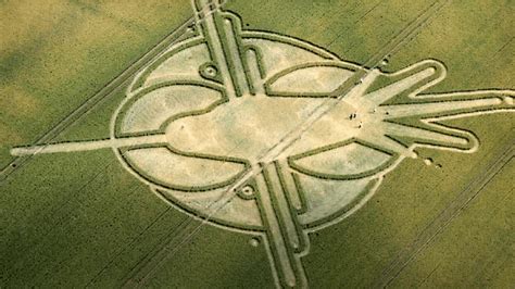 Are crop circles in Wiltshire linked to geoglyphs seen in Nazca? - Ancient Aliens: Ultimate ...