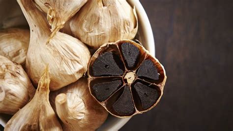 HEALTH BENEFITS OF BLACK GARLIC FOR SKIN