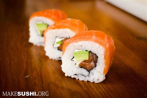 smoked salmon sushi roll - sushi rolls - Sushi Photo (33359534) - Fanpop