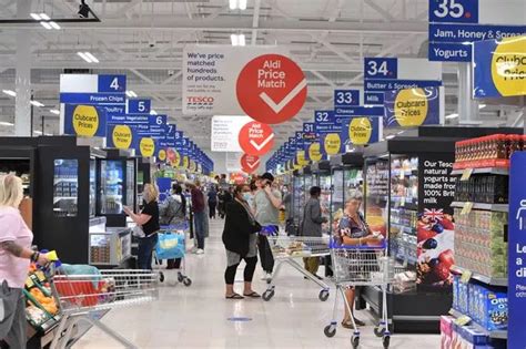 Tesco Jubilee opening times for June Bank Holiday weekend 2022 ...