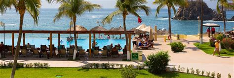 Book Air Canada flights to Huatulco (HUX) from CAD 241 | Air Canada