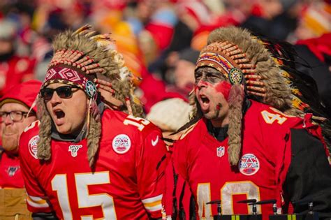 Chiefs ban fans from wearing headdresses, Native American face paint ...