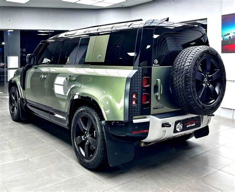 2022 Land Rover Defender 110 Military Green, Black Wheels