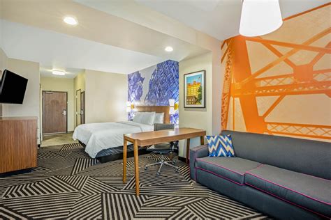 La Quinta Inn and Suites by Wyndham Waco Downtown - Baylor | Waco, TX ...