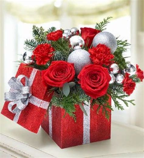 47 Beautiful Christmas Centerpiece Ideas - Matchness.com | Christmas floral arrangements ...