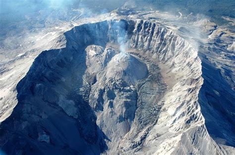 Éruptions volcaniques : l'explosion de la montagne Pelée mieux comprise | Lava dome, Volcano ...