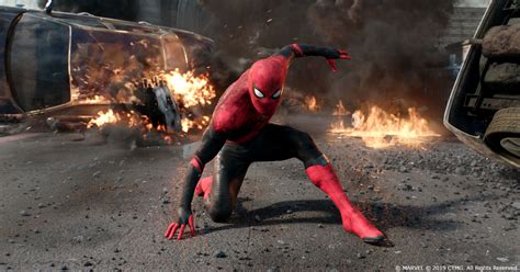 SPIDER-MAN: FAR FROM HOME Spoiler Stills Highlight That Spectacular Final Battle In London