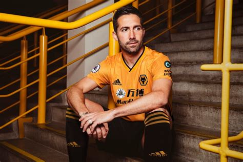 Wolves 2019/20 home kit: Molineux outfit reveal silky gold strip with a new sponsor | talkSPORT