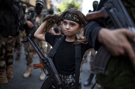 A Palestinian girl with a Kalashnikov rifle, amid Islamic Jihad ...