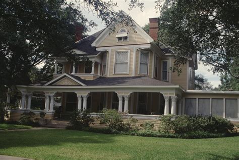 [Lucas House, (Exterior)] - The Portal to Texas History