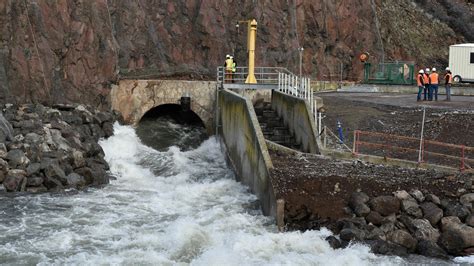 Klamath River: Largest dam removal in U.S. history begins : NPR