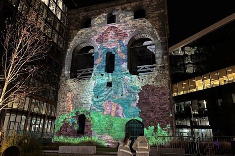 Leeds Light Night: City lit up in 'playful' light spectacle - BBC News