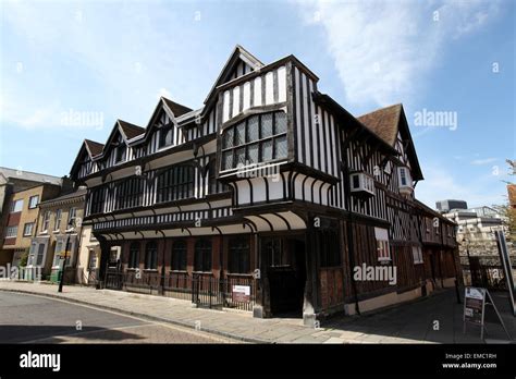 Southampton Tudor House Museum in Bugle Street Southampton Stock Photo ...