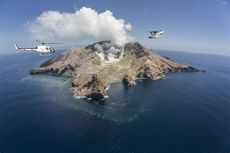 White Island Helicopter Flight and Volcano Walking Tour