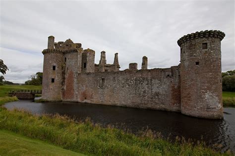 Caerlaverock Castle | neOnbubble