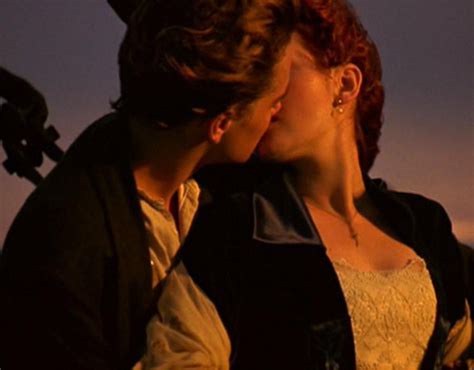 Jack softly sings Rose kiss Titanic | 10 of the most passionate movie ...