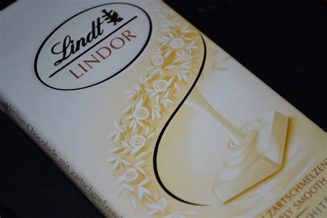 Chocolat Indulgence: Lindt Lindor White Chocolate