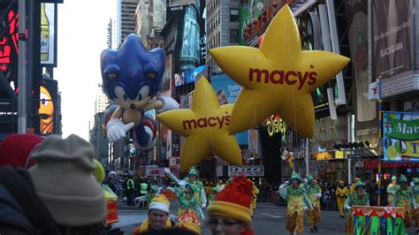 Macy’s Thanksgiving Day Parade Balloon Accidents | Mental Floss