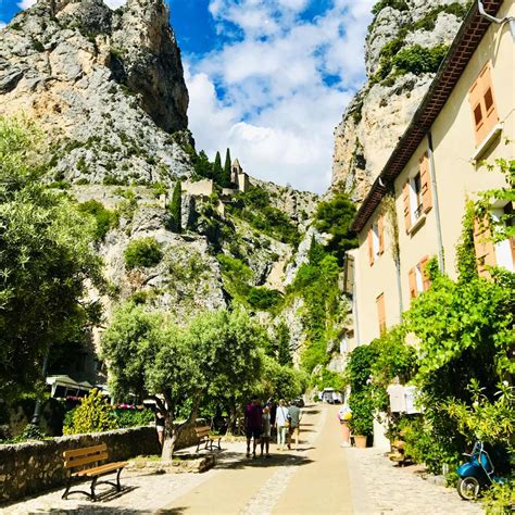 Moustiers-Sainte-Marie: A cliffside 'Beau village' in Provence