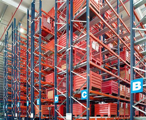 Conventional pallet racking | Pallet racking - Mecalux.com