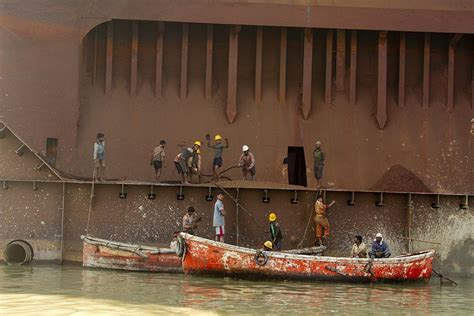 Chittagong shipbreaking yard - Travel and Explore BD