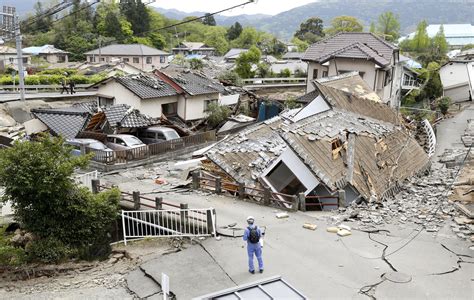 Ozu, Japan - Some Sleep In Cars After 2 Nights Of Quakes Kill 41 In Japan