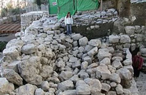 Nehemiah's wall uncovered - The Jerusalem Post