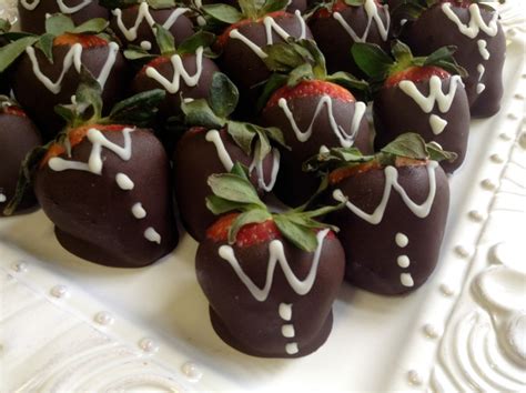 Tuxedo Chocolate Covered Strawberries | Cecile's Cuisine