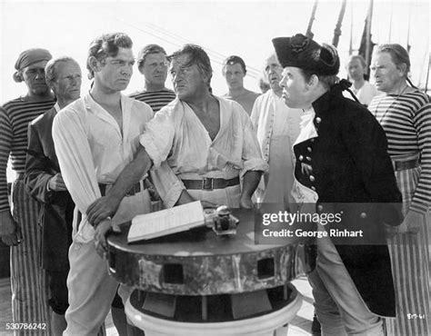 110 Mutiny On The Bounty Film 1962 Stock Photos, High-Res Pictures, and ...